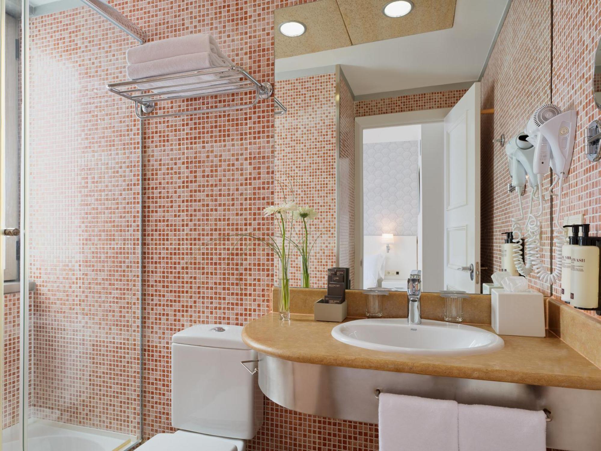 H10 Raco Del Pi Hotel Барселона Екстериор снимка